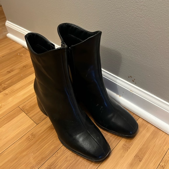 Never worn Lulu’s black booties BRAND NEW - Picture 2 of 4